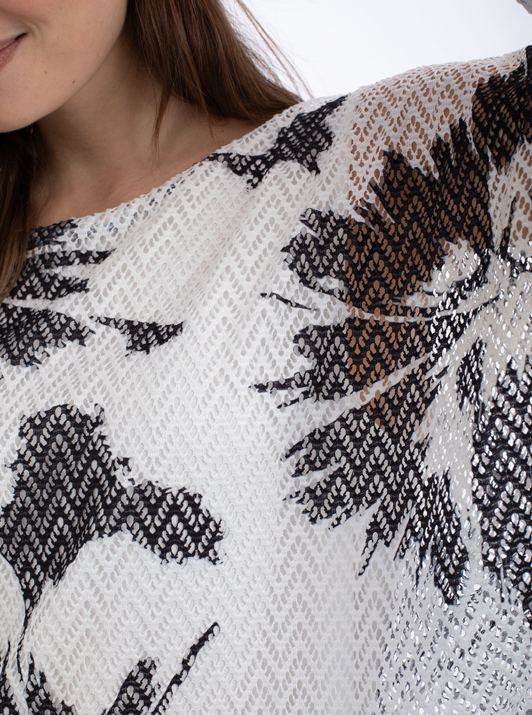 Blusa Calada Estampada Blanca y Negra 2