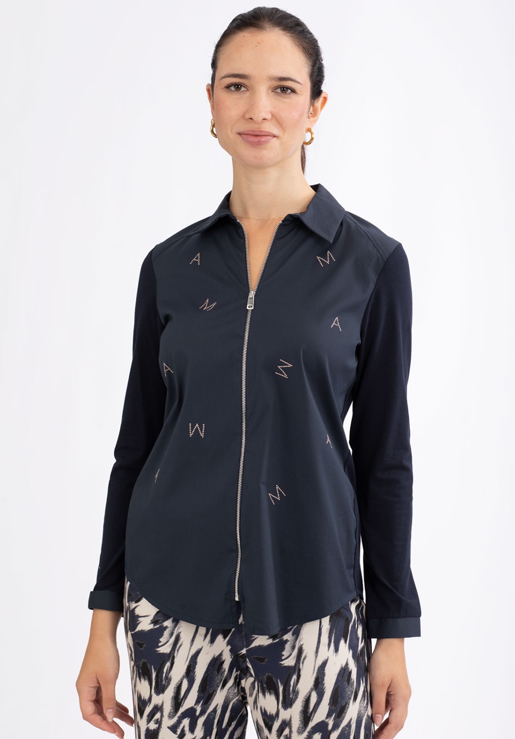 Camisa Azul de Pedrería con Letras