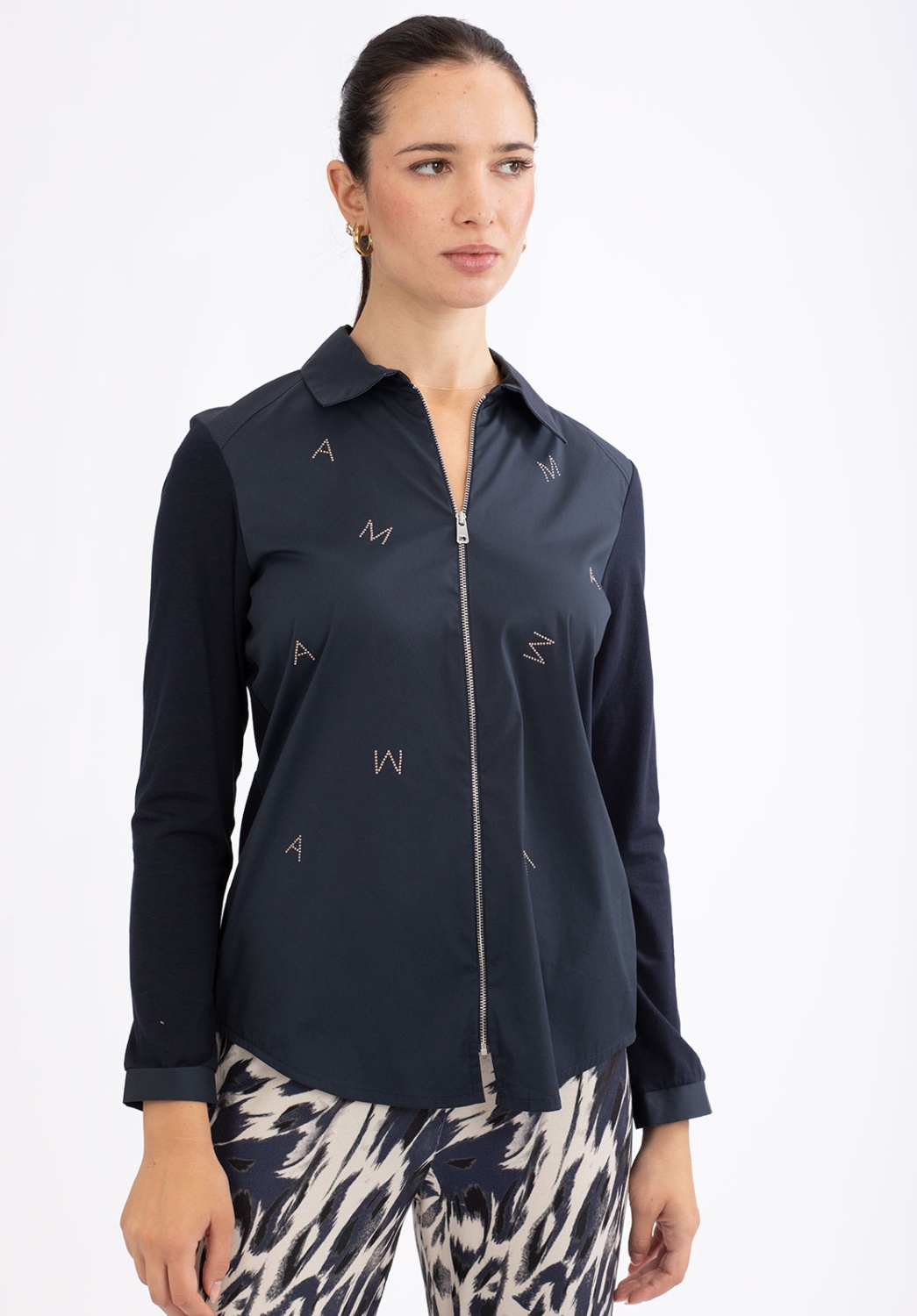 Camisa Azul de Pedrería con Letras