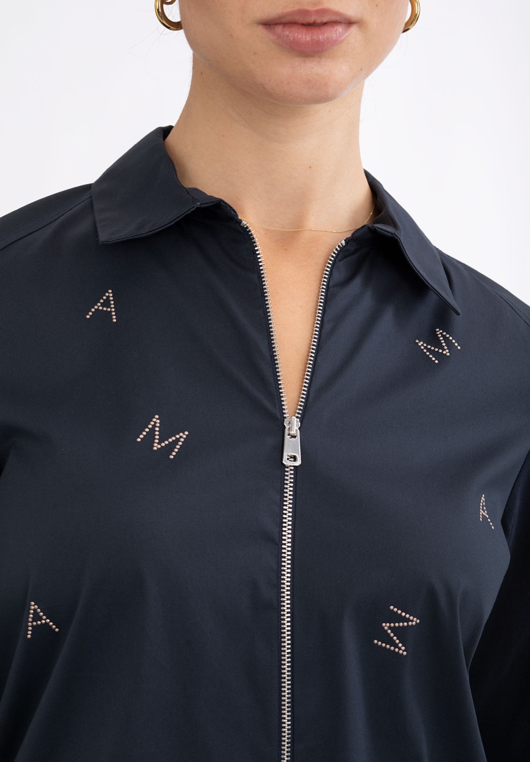Camisa Azul de Pedrería con Letras