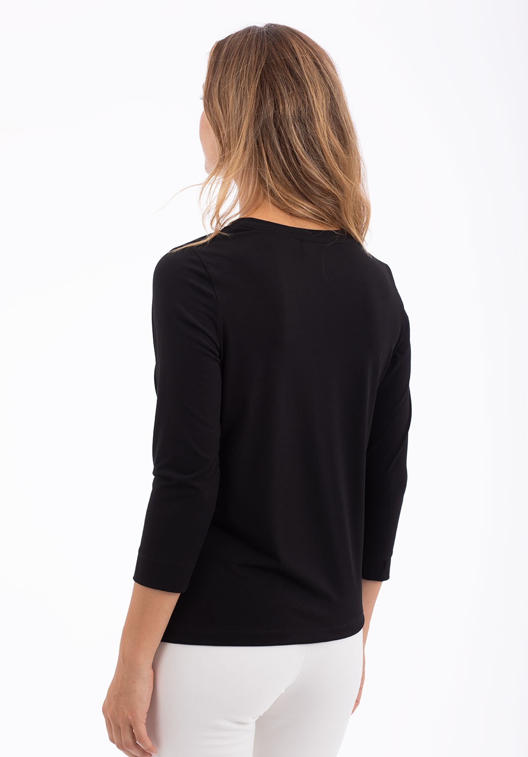 Camiseta Negra con Detalle de Hebilla