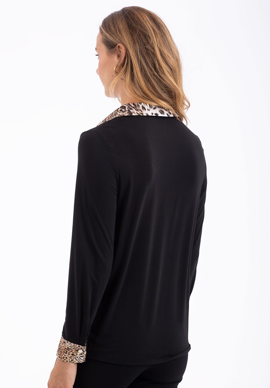 Camiseta Negra con Detalles Animal Print