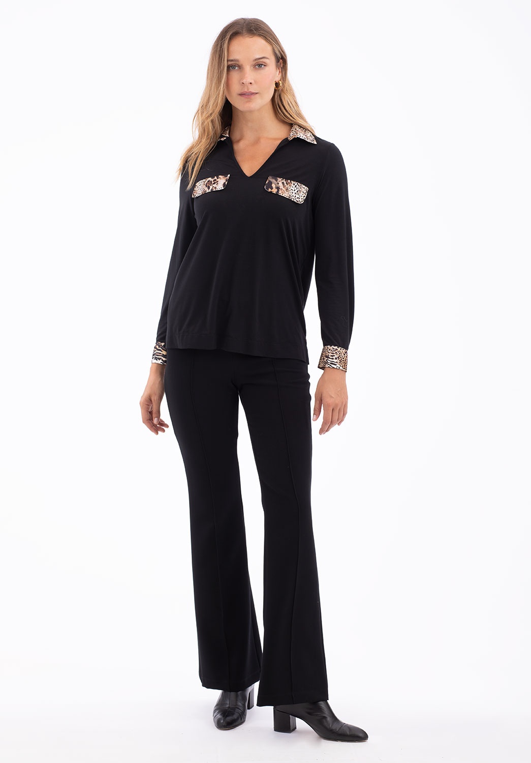 Camiseta Negra con Detalles Animal Print