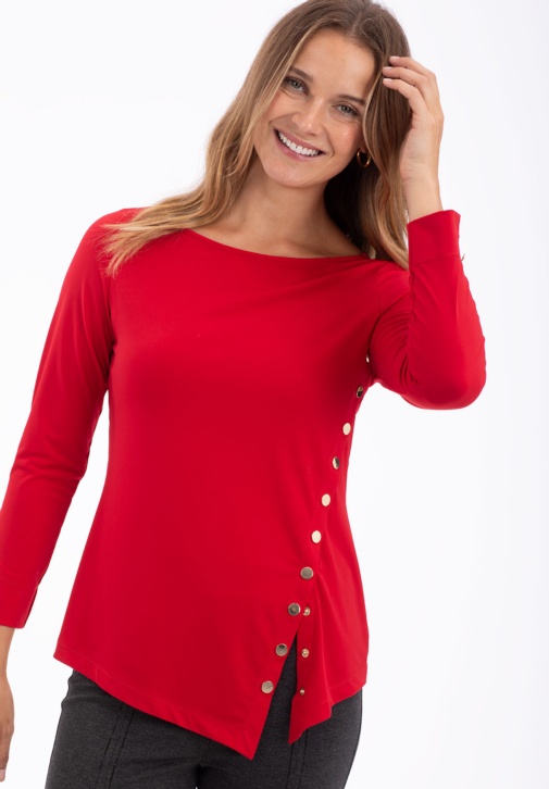 Camiseta Roja con Botones Dorados