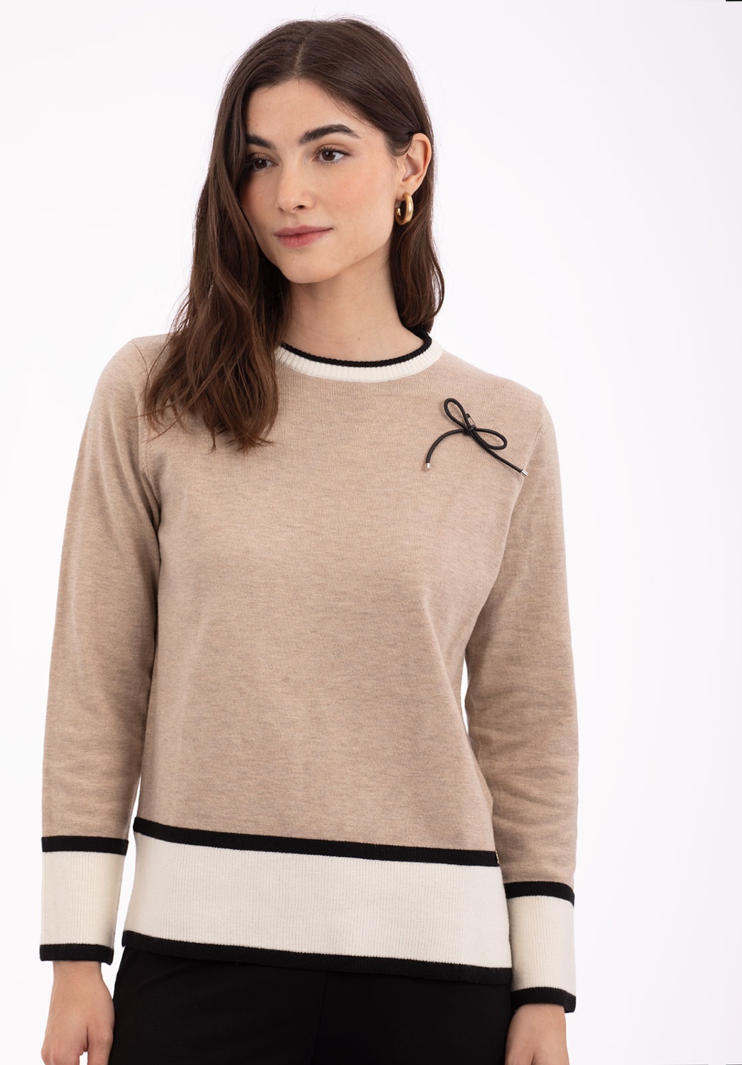 Two-tone jumper with bow detail