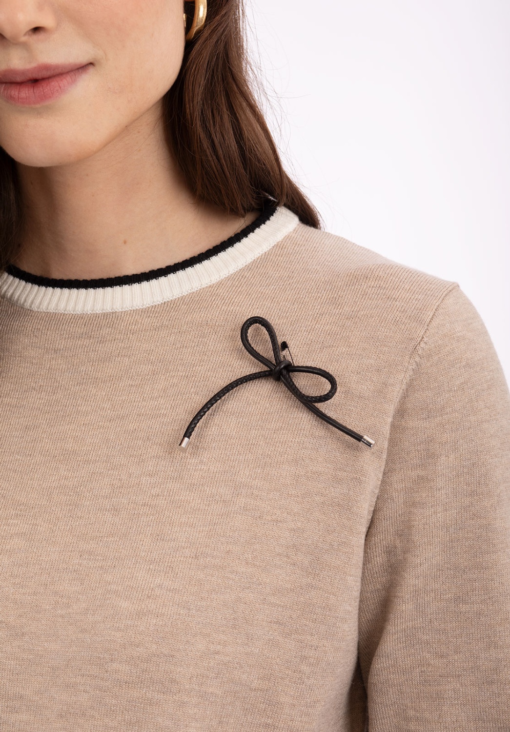 Two-tone jumper with bow detail