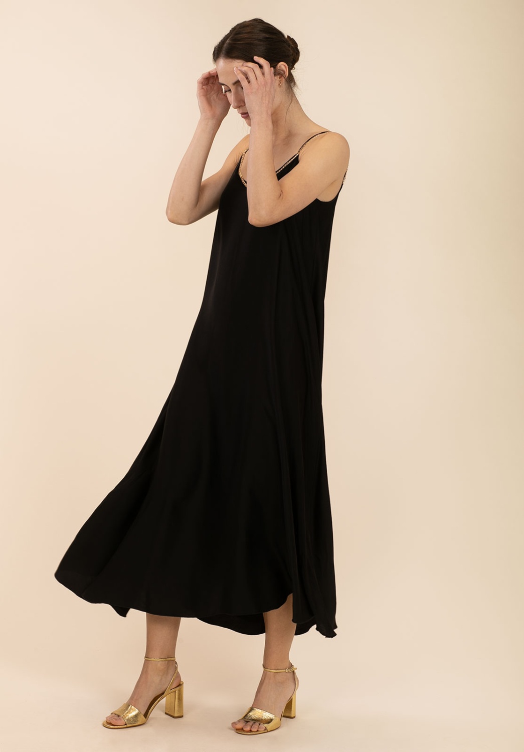 Chaîne de robe noire 1