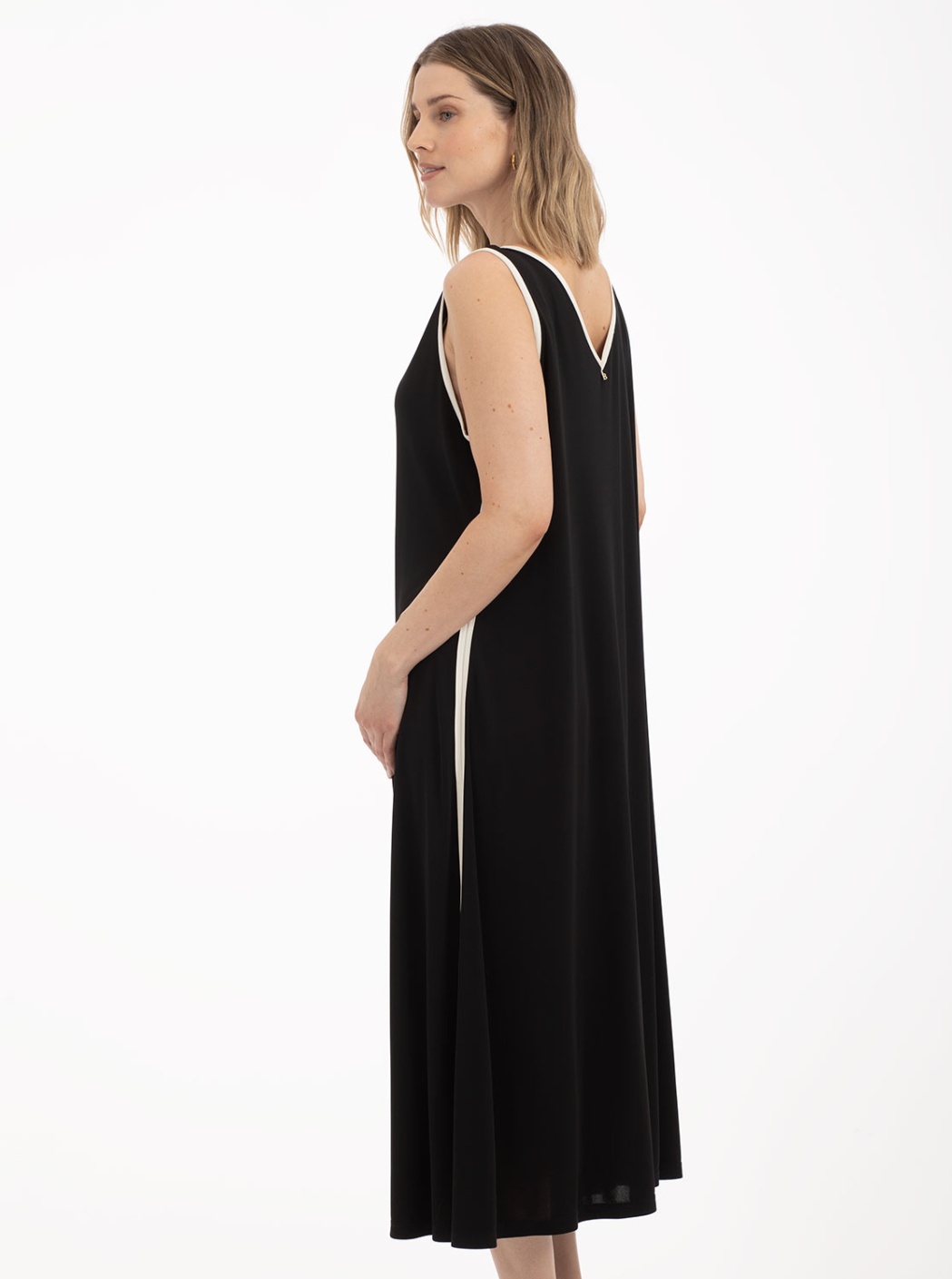 Vestido Negro con Raya Blanca 3