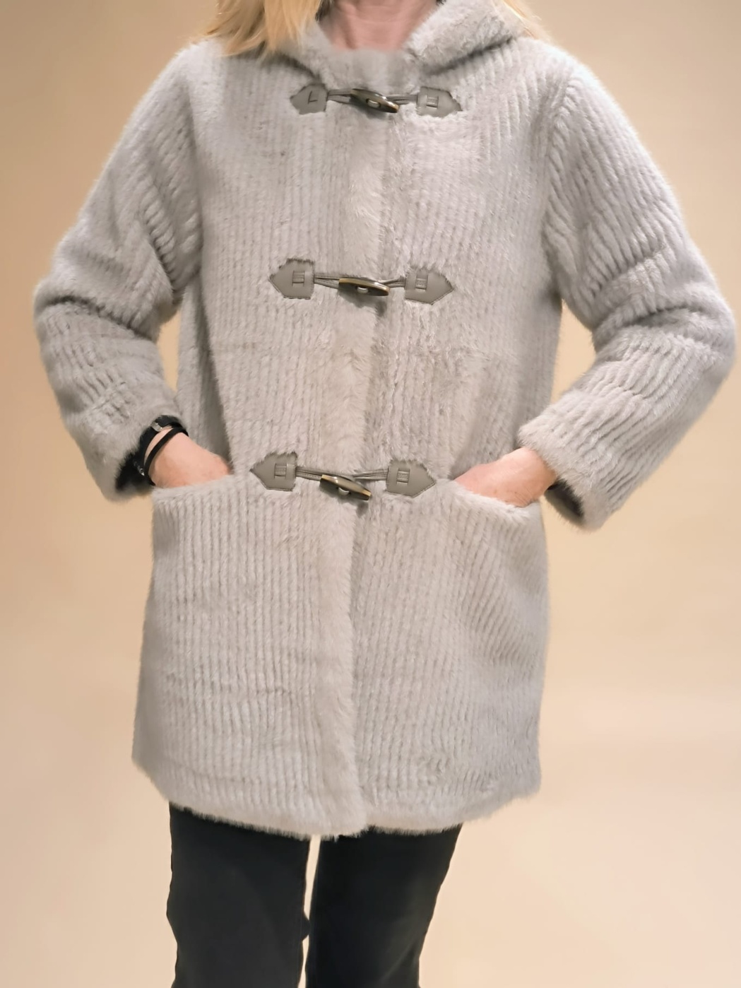 Trenca de punto larga con capucha 2