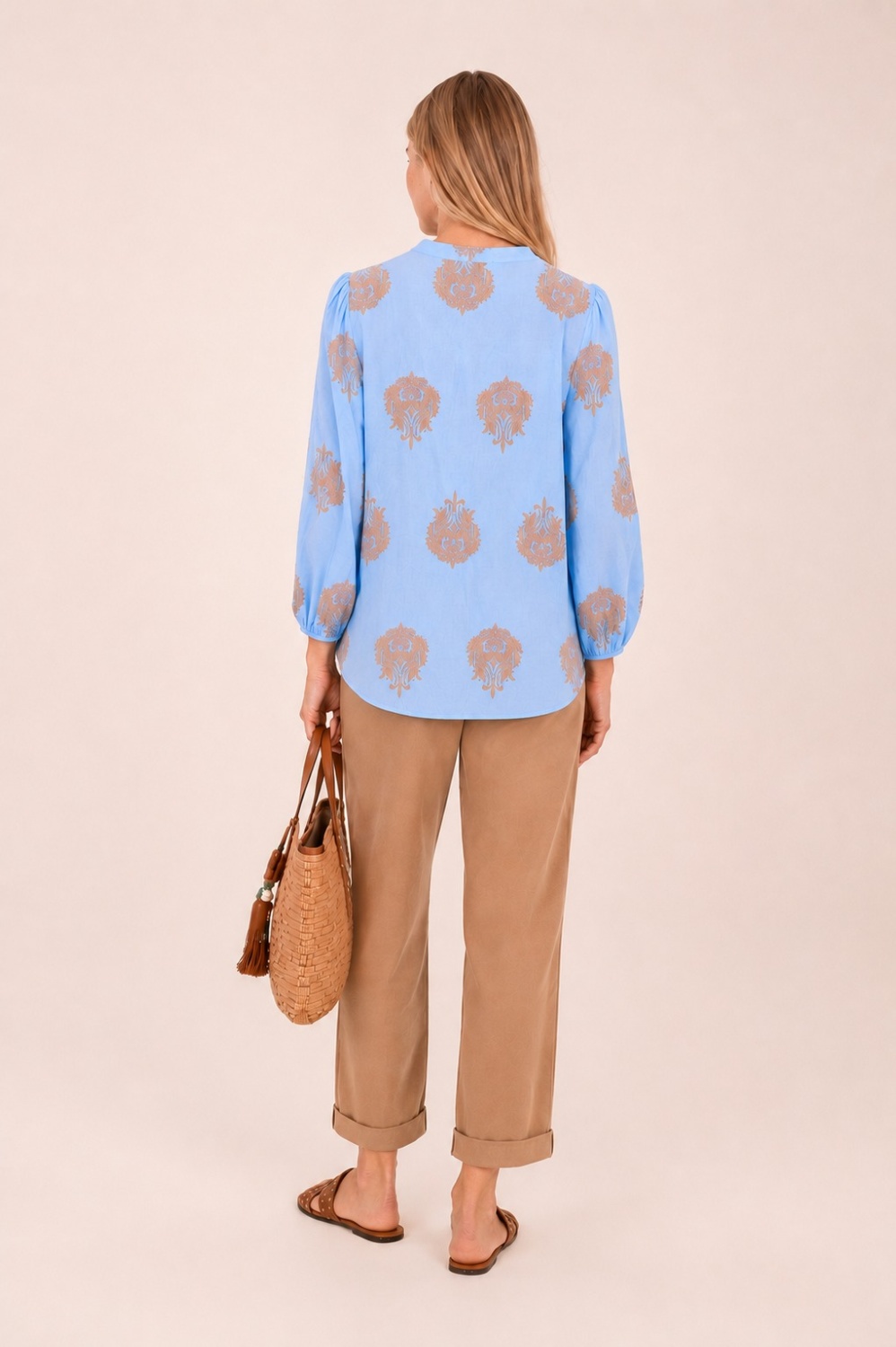 Blusa estampada en azul cielo 1