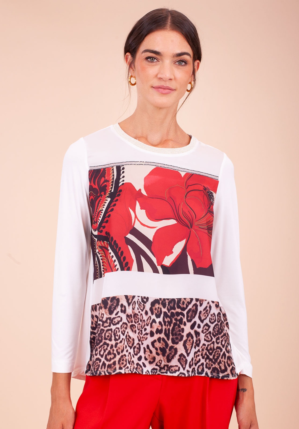 Blusa blanca con estampado floral y leopardo 1