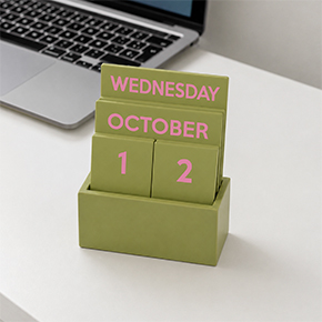 CALENDARIO PEQUEÑO DE MADERA VERDE OLIVA HF - Ítem2