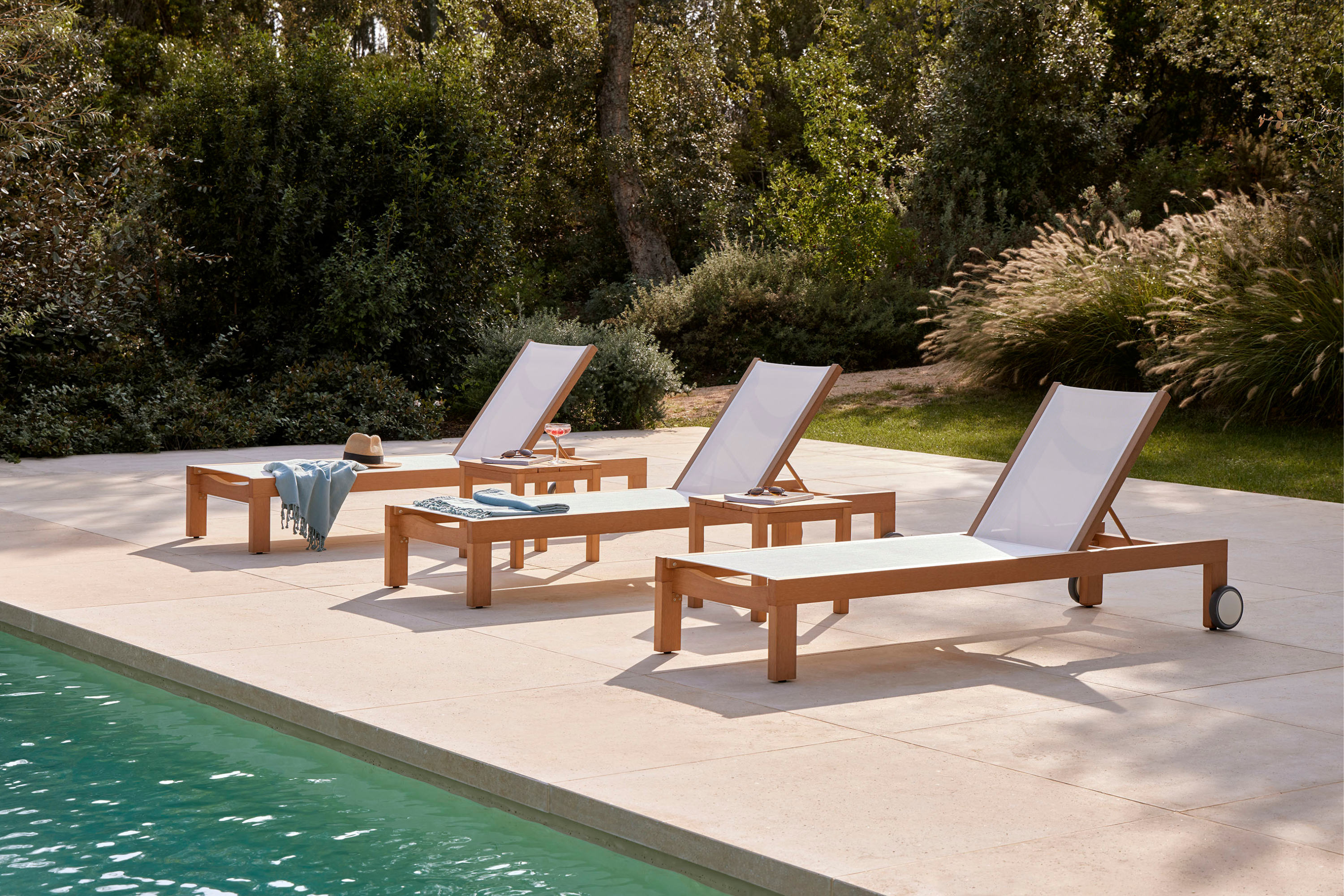 Take advantage of POINT's exclusive Quick-Ship Program available only through July 18 to ensure fast delivery of your favorite outdoor furniture. This program is designed with efficiency and quality in mind, ideal for projects facing tight deadlines. With Quick-Ship, you can get our most in-demand collections, Kubik, Kahn, Paralel, Origin and Weave, ready to ship in just ten business days from confirmation of your order. Each of these collections stands out for its innovative design and durability. It is important to remember that this special Quick-Ship campaign will only run through the end of July. This is your last chance to create a spectacular outdoor space this summer and meet your most demanding project deadlines. Don't miss out on this exclusive POINT offer and secure your outdoor pieces before the end of July. At POINT, we are committed to providing fast, high-quality solutions for your outdoor design needs - get ready for summer with POINT and our Quick-Ship program!