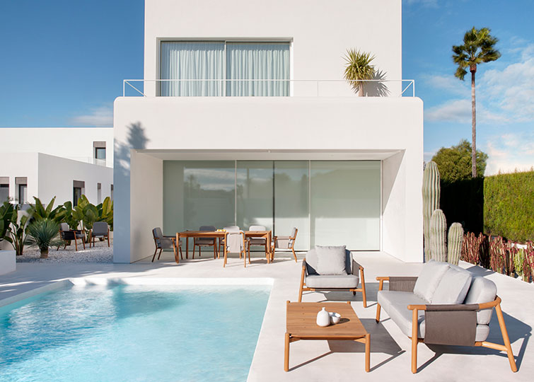 Trends 2019: minimalist terrace vs. tropical terrace 