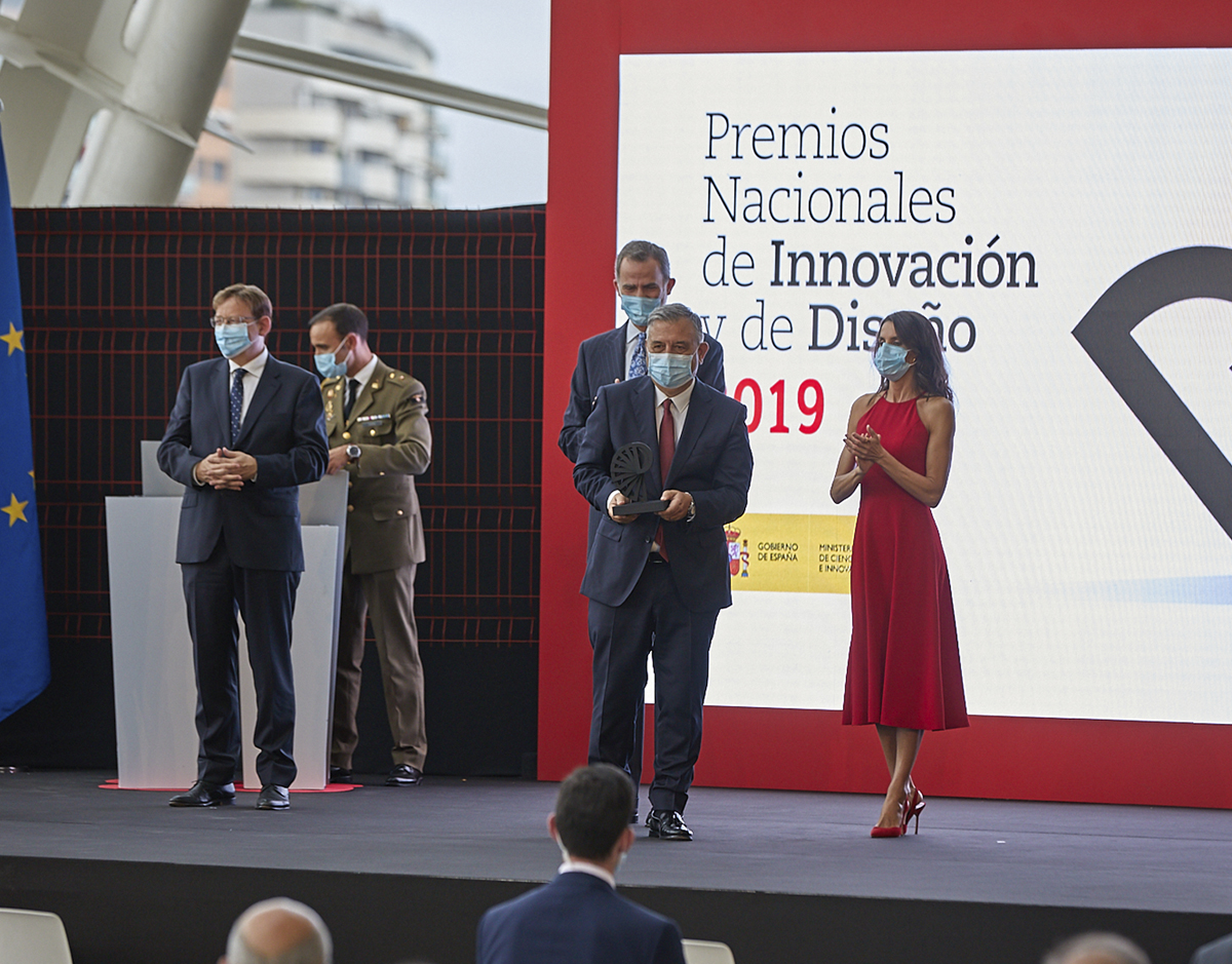 DIE SPANISCHEN KÖNIGE ÜBERREICHEN DEN NATIONALEN DESIGNPREIS 2019 AN POINT 