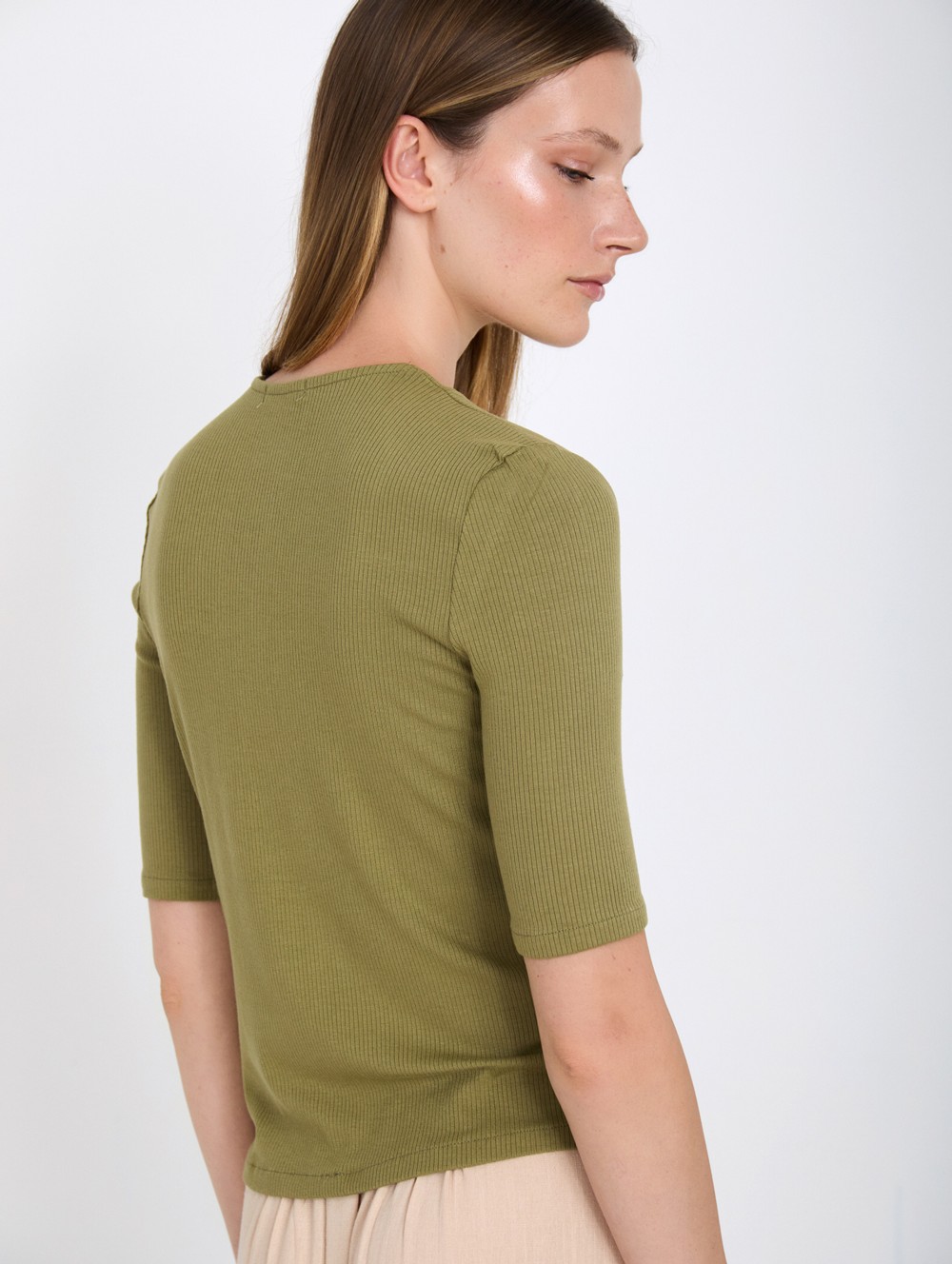 Ribbed neckline t-shirt