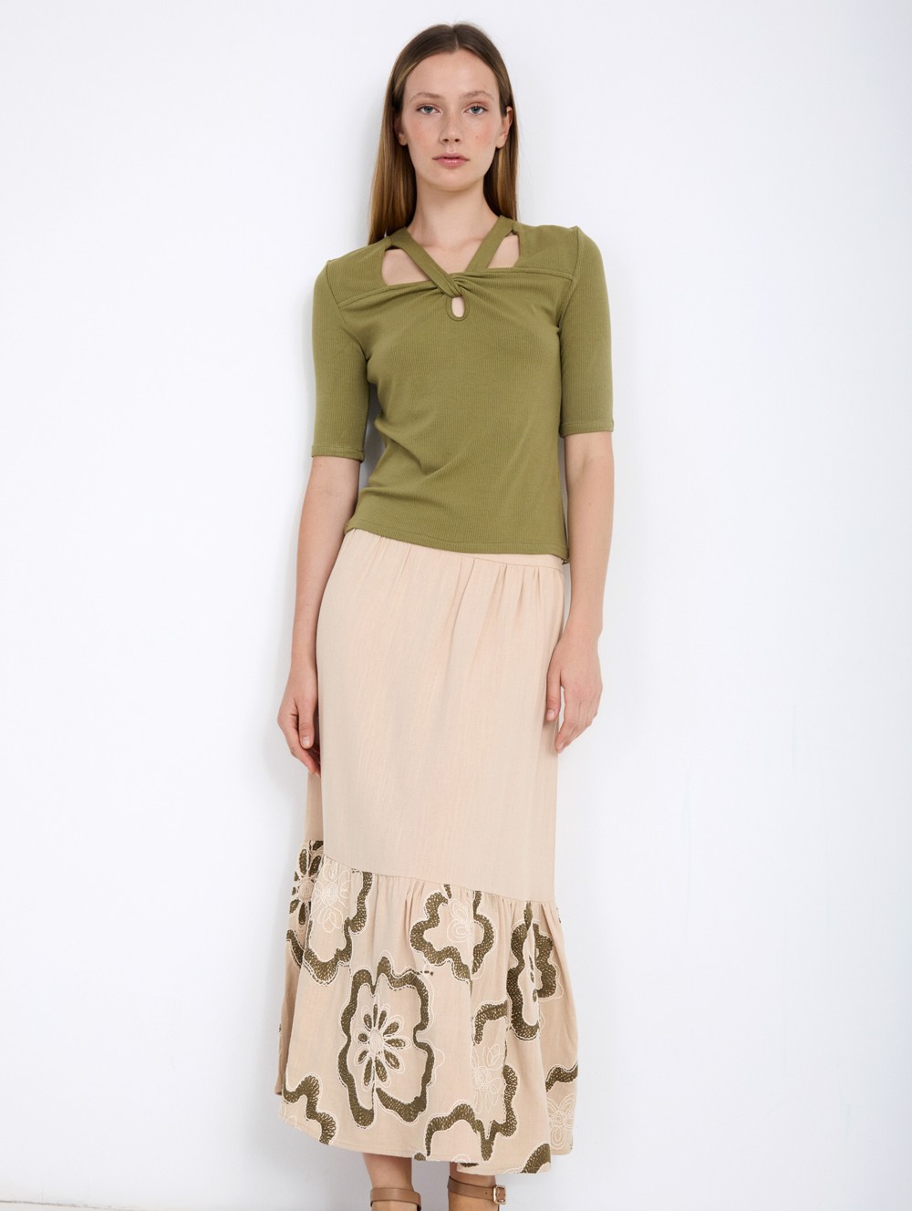 Ribbed neckline t-shirt