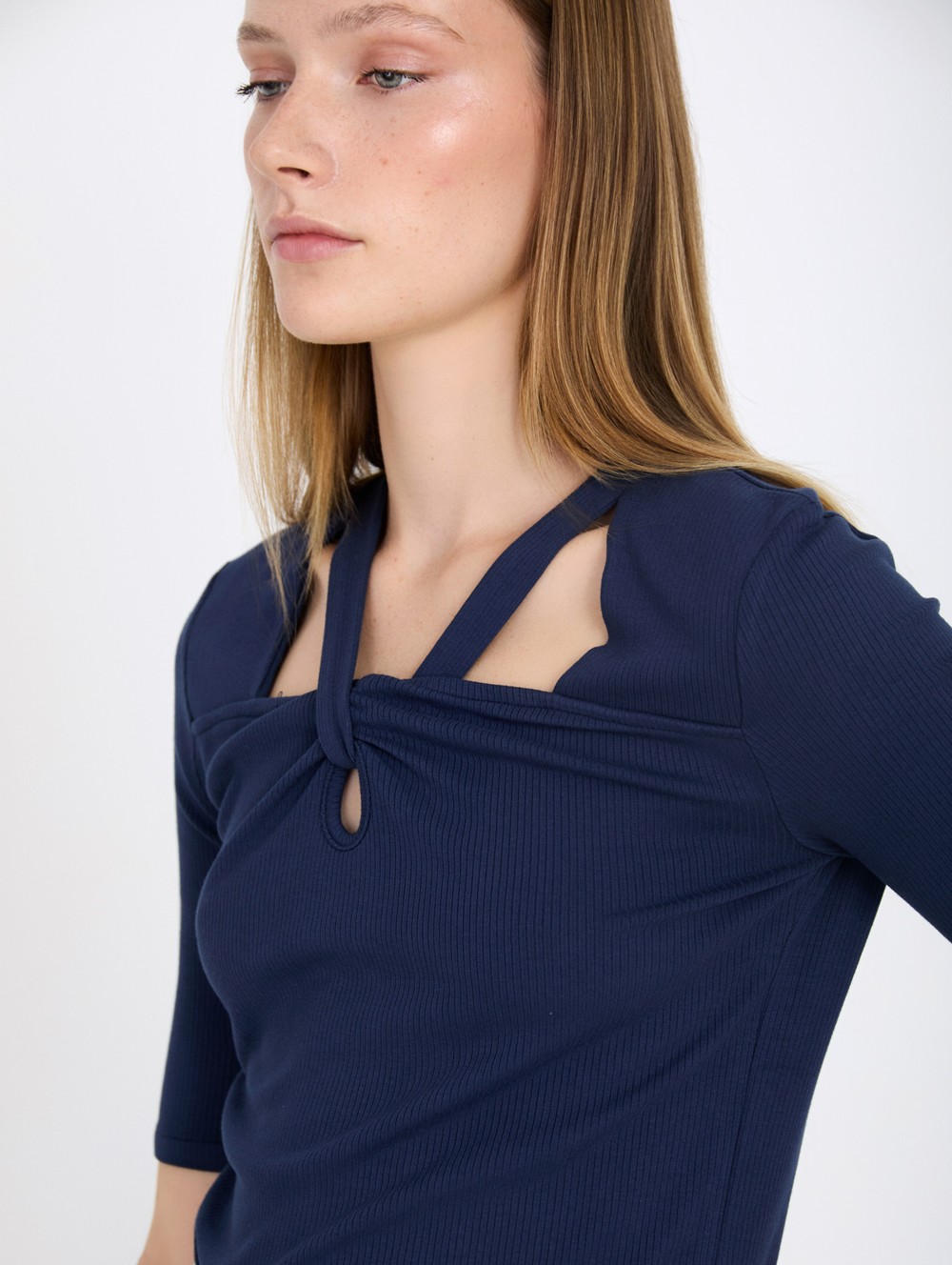 Ribbed neckline t-shirt