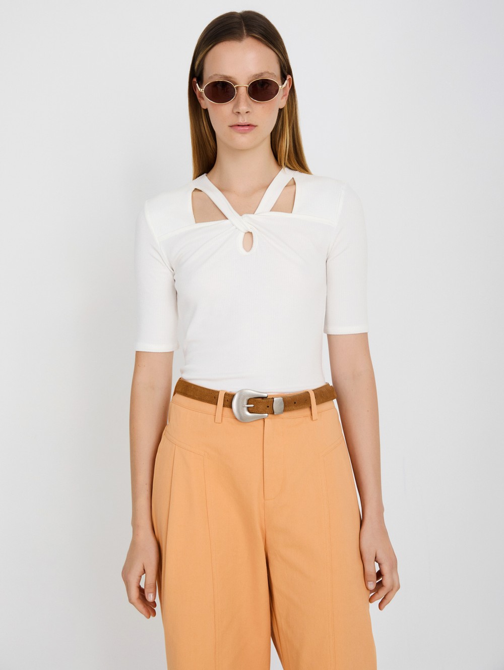 Ribbed neckline t-shirt