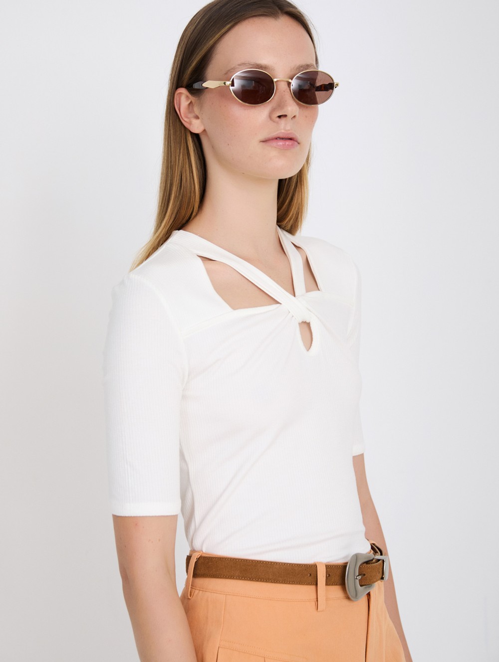 Ribbed neckline t-shirt