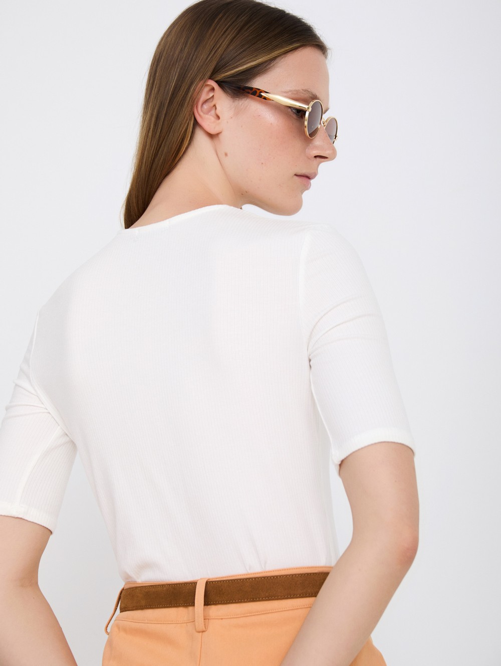 Ribbed neckline t-shirt