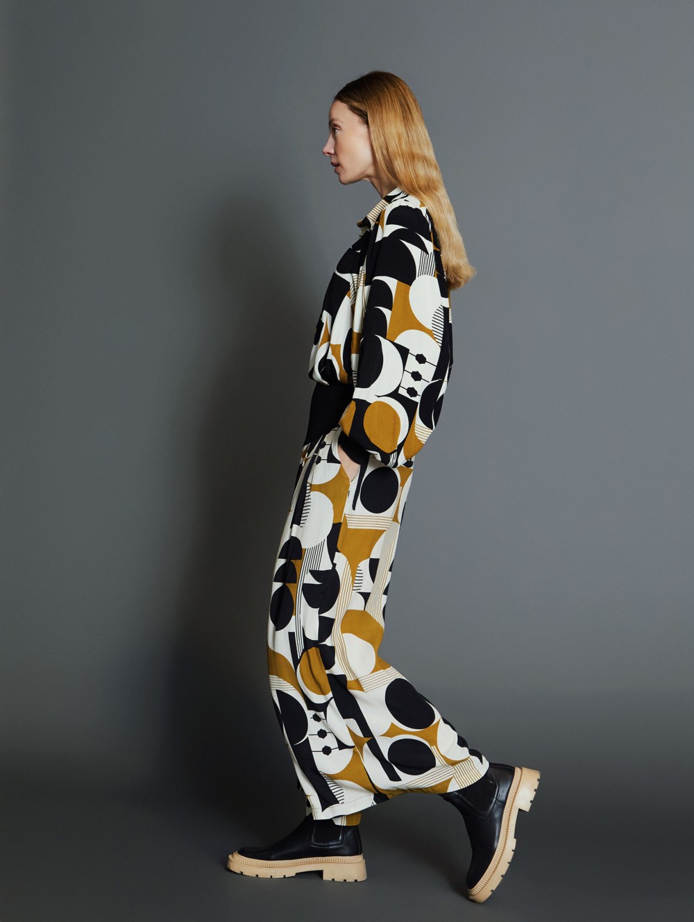 Pantalón contraste estampado 1