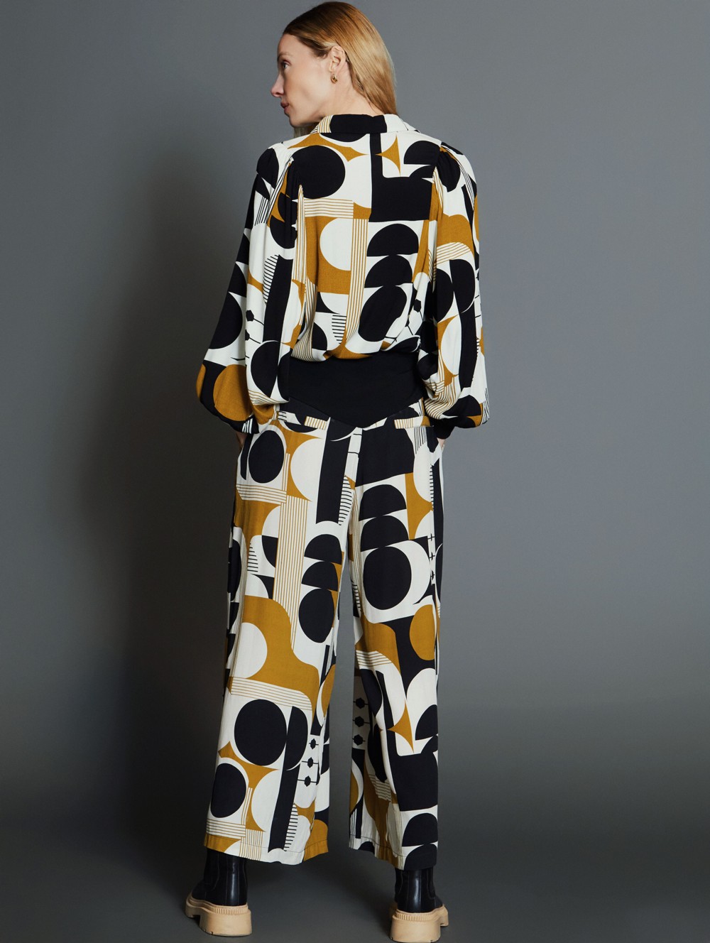 Pantalón contraste estampado 3