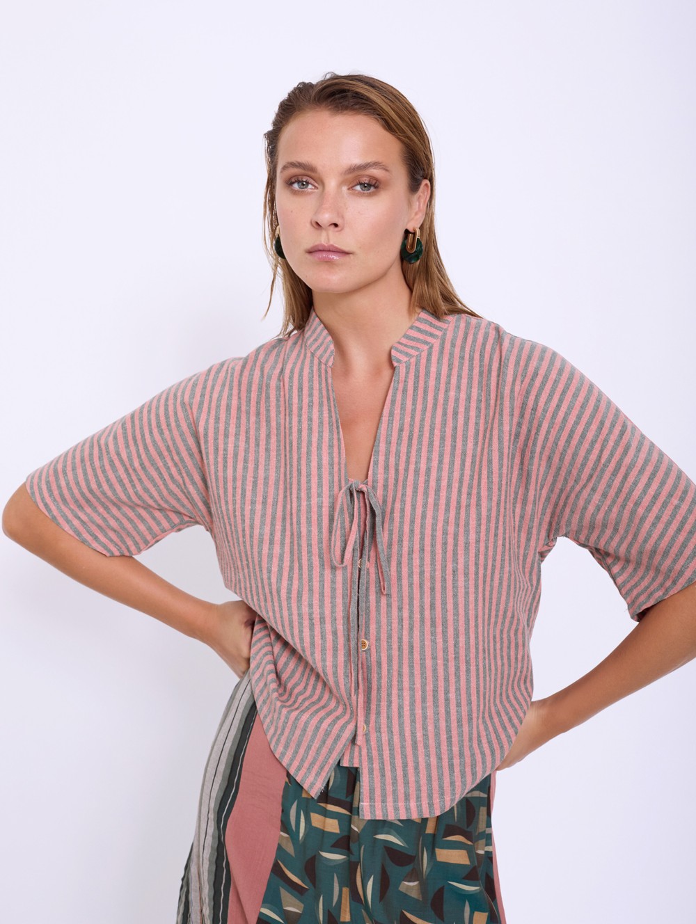 Camisa rayas cuello mao 3