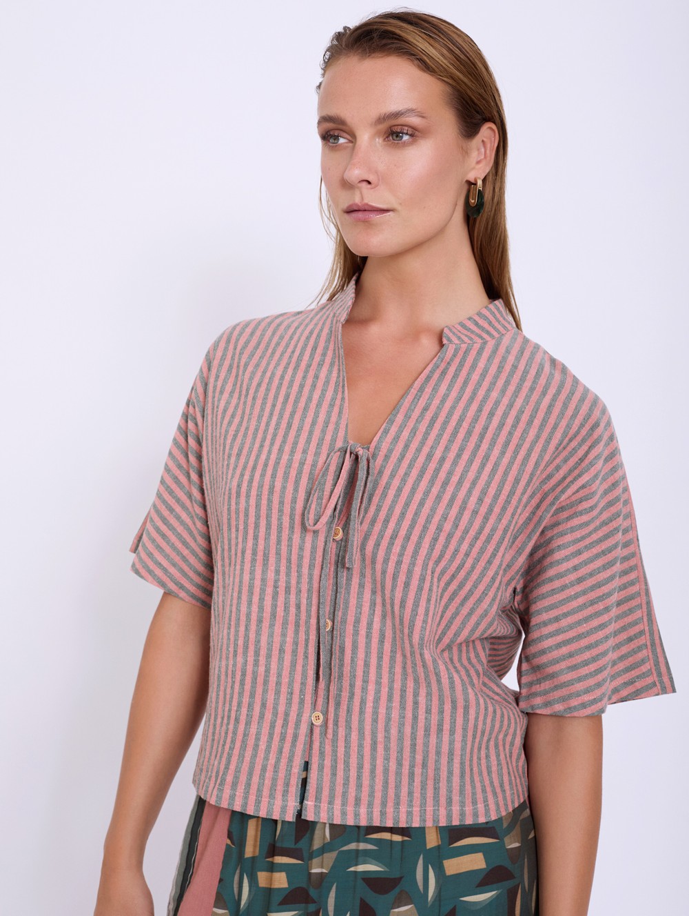 Camisa rayas cuello mao 1