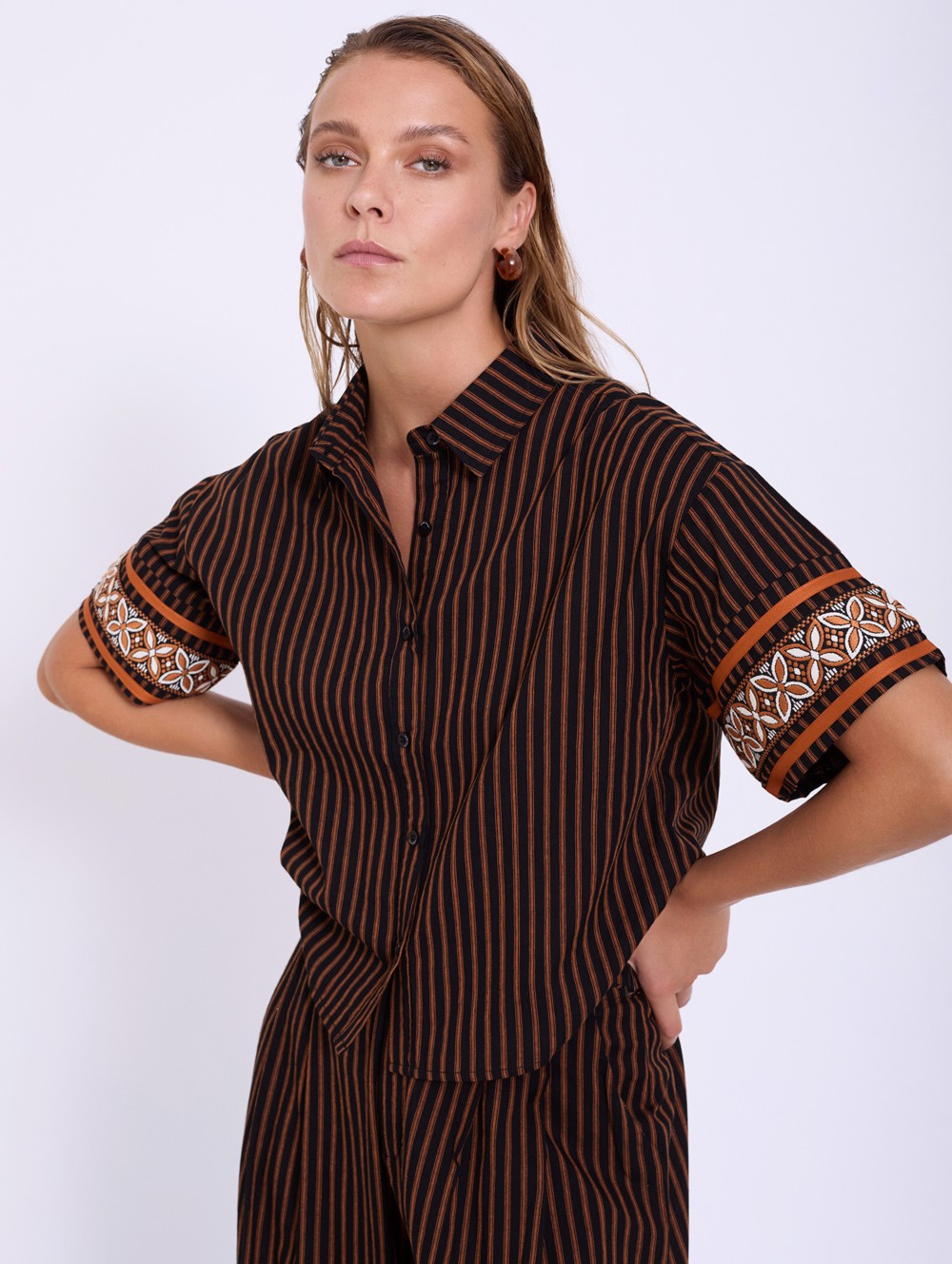 Camisa rayas y fornitura 3