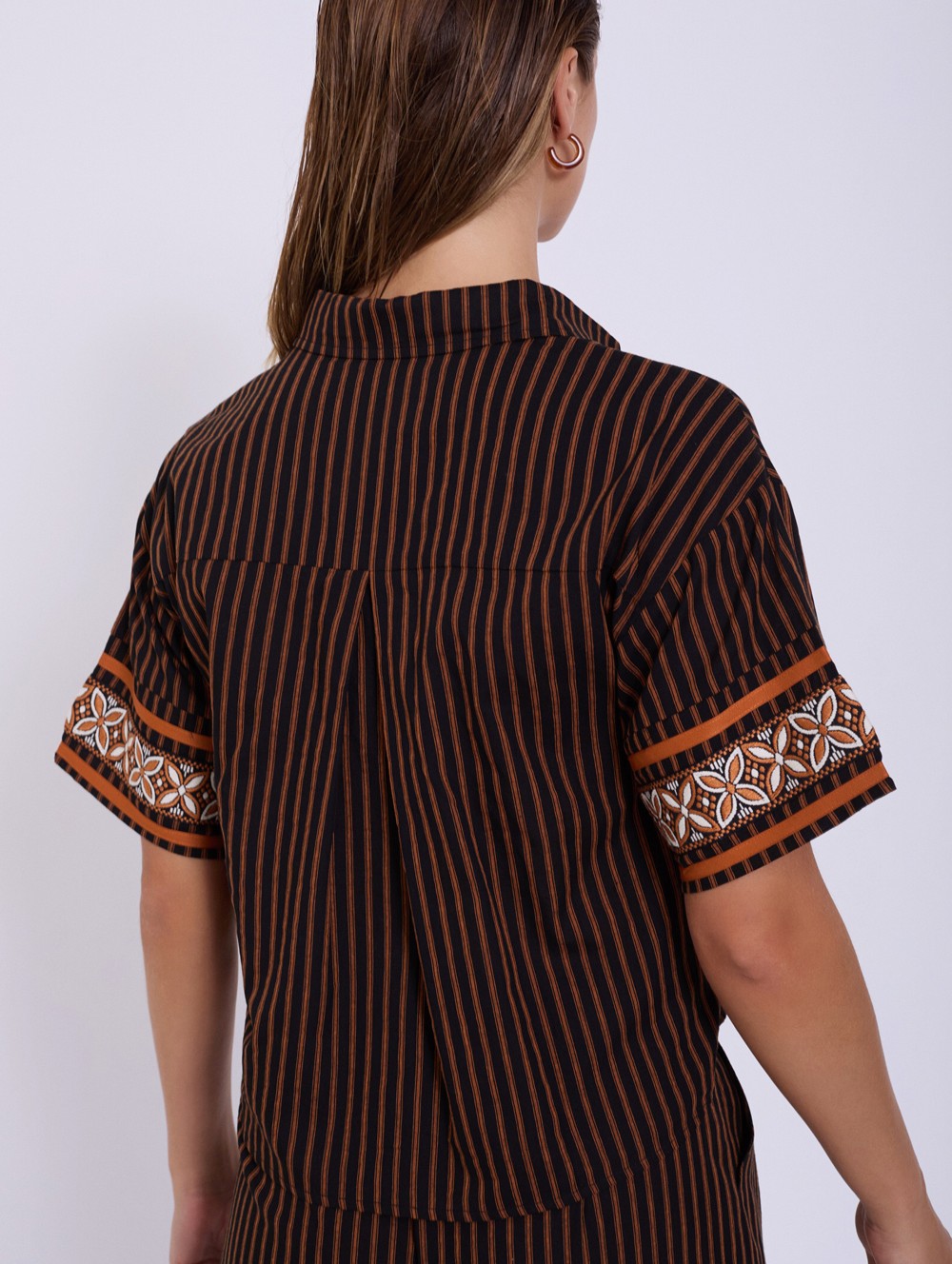 Camisa rayas y fornitura 4