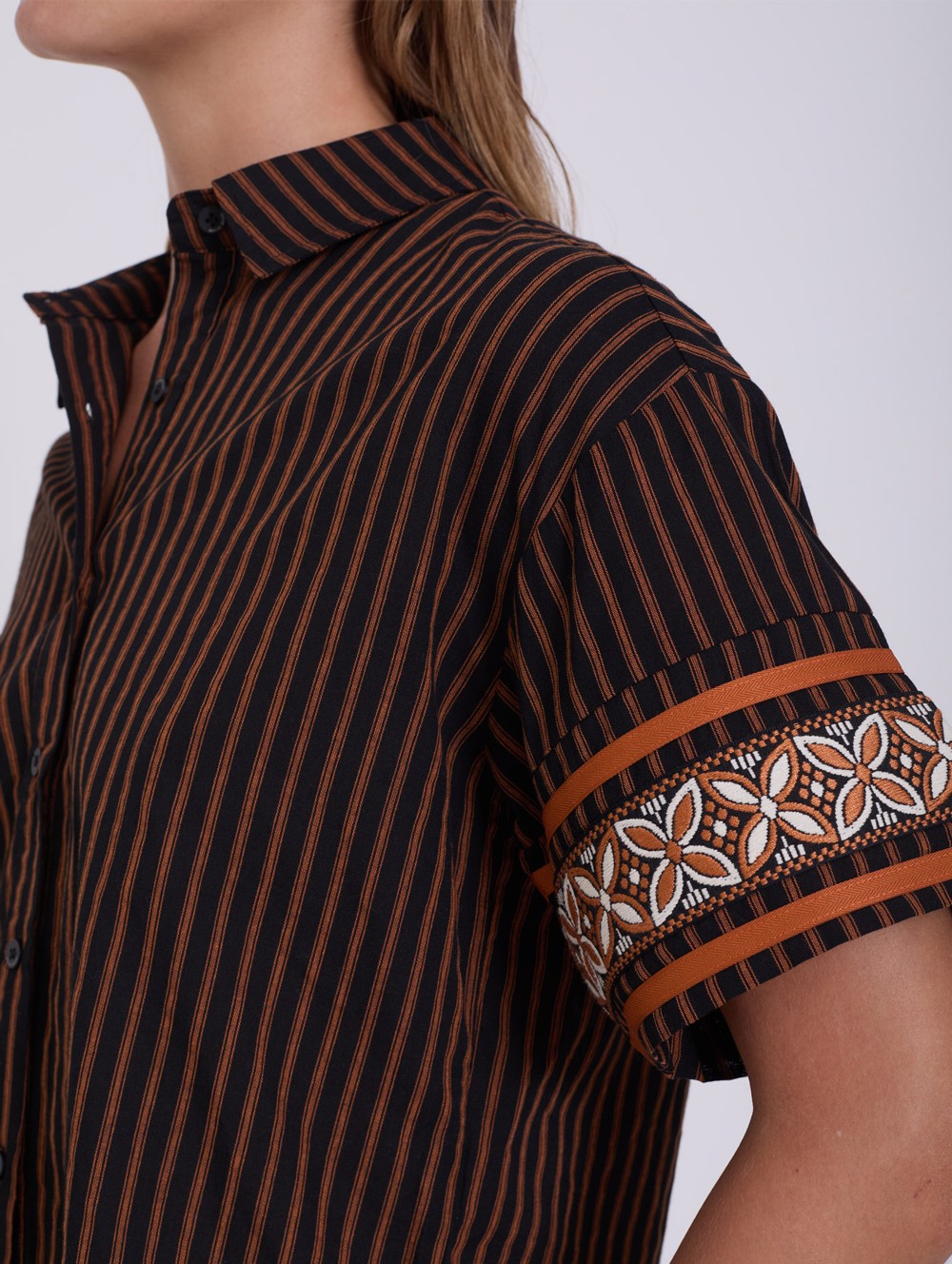 Camisa rayas y fornitura 2