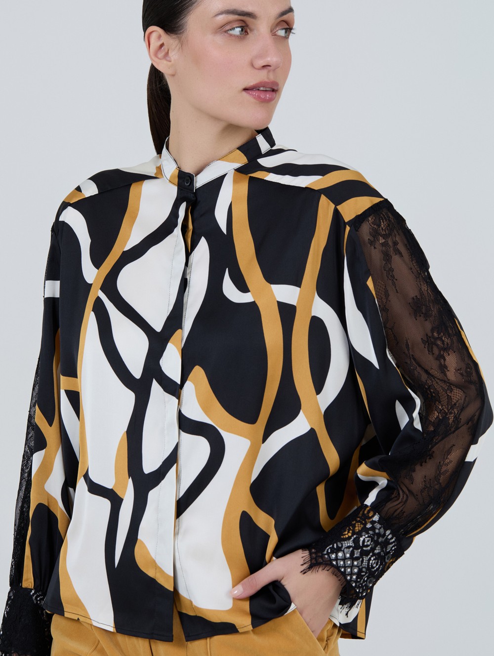 Blusa estampada encaje