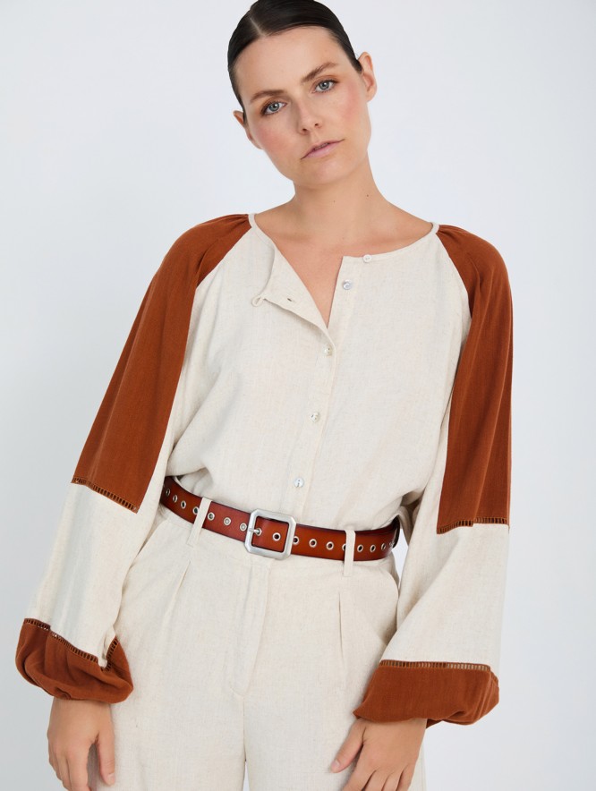 Bicolor shirt with lace insert