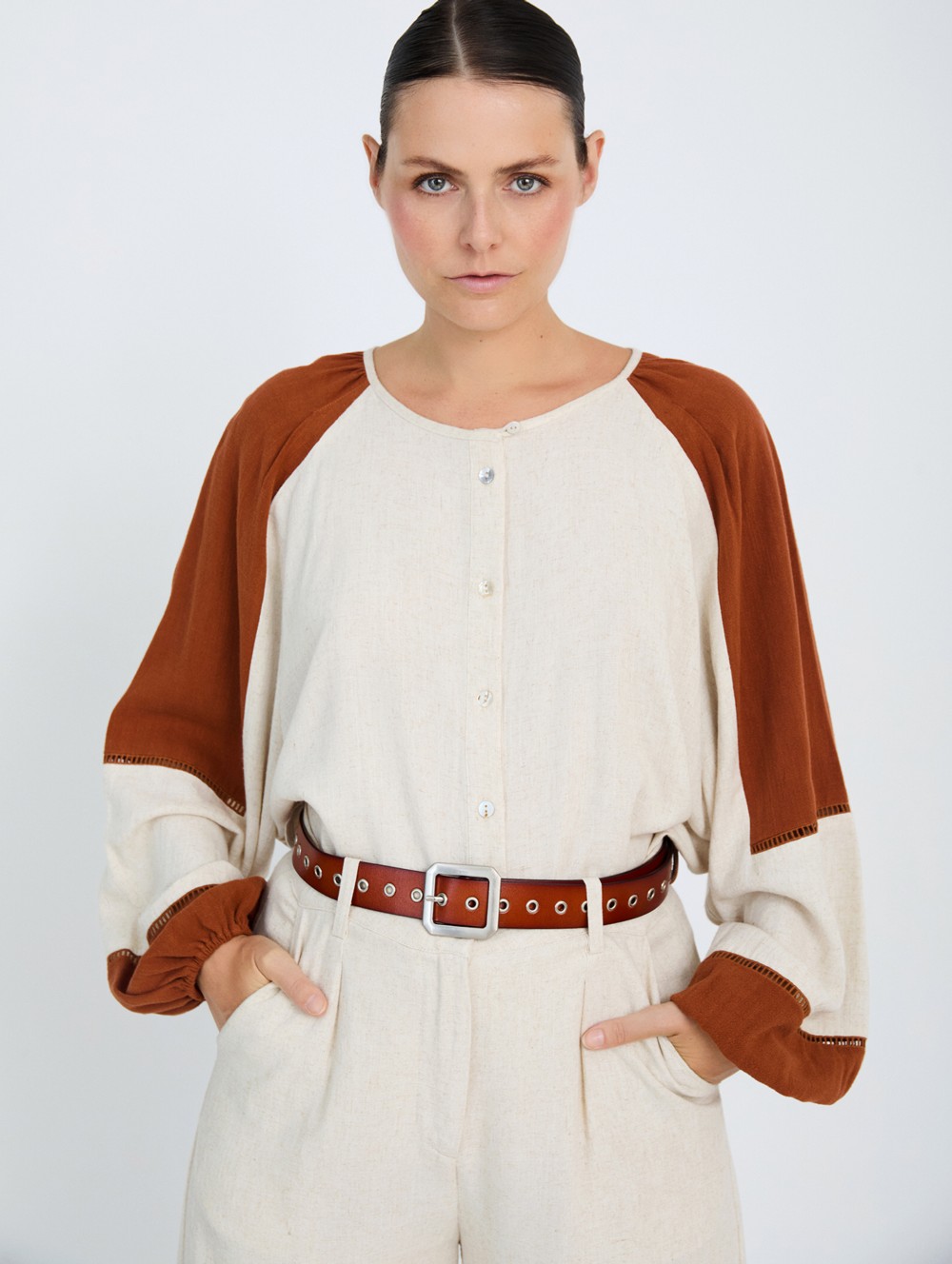 Bicolor shirt with lace insert