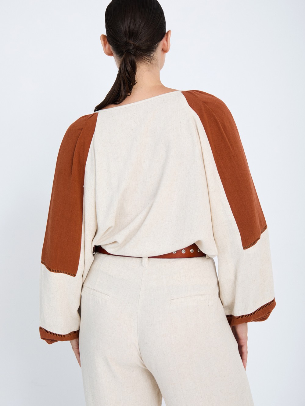 Bicolor shirt with lace insert