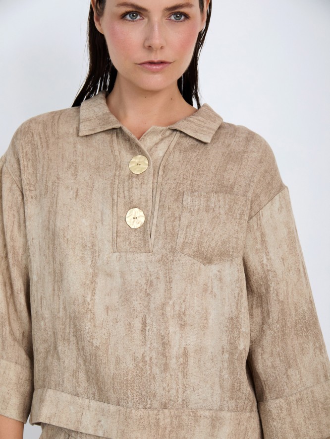 Blouse with XL buttons