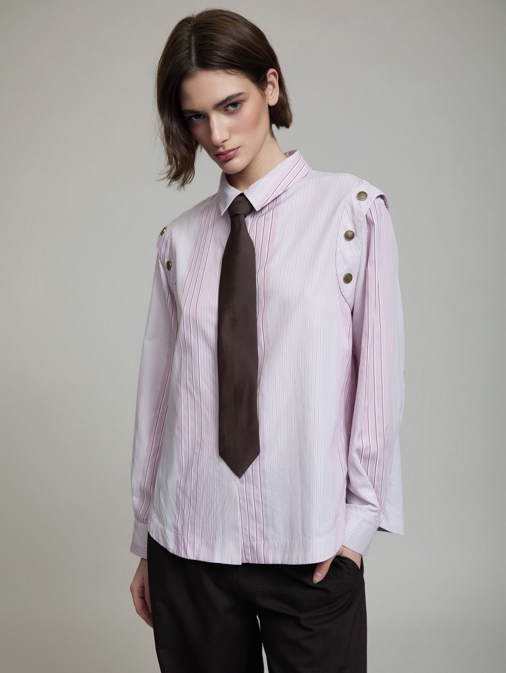Striped shoulder buttons shirt