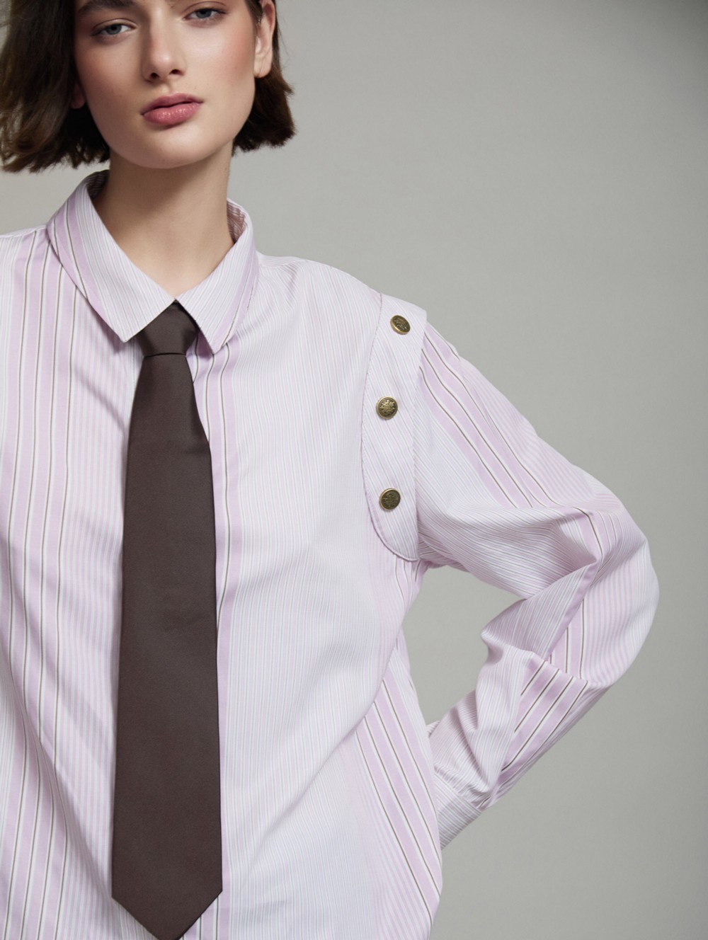 Striped shoulder buttons shirt