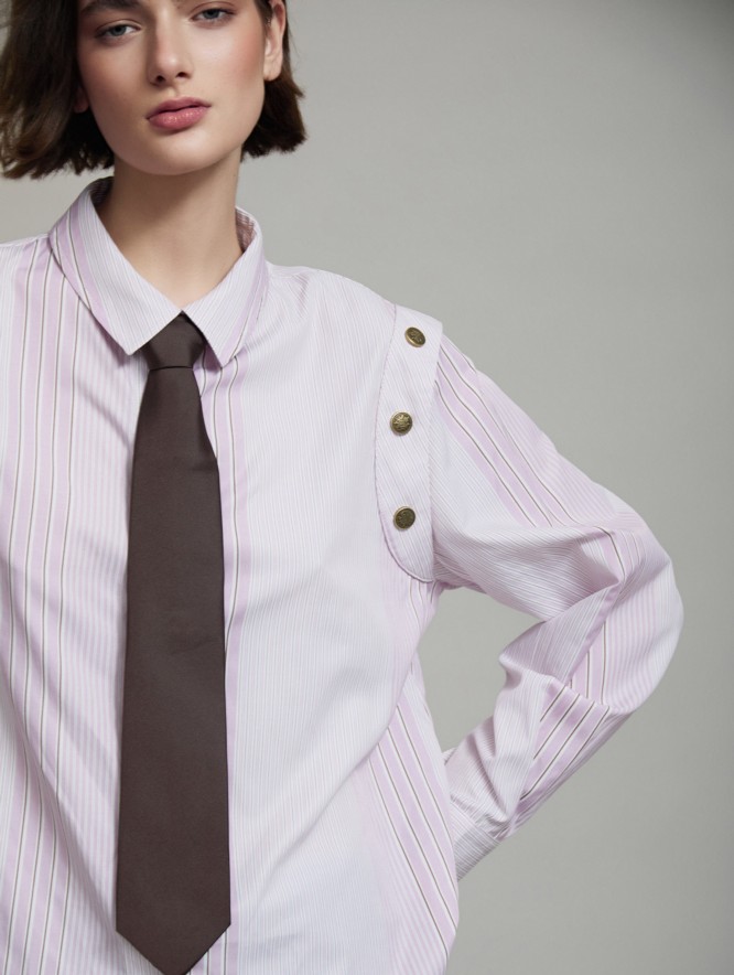 Striped shoulder buttons shirt
