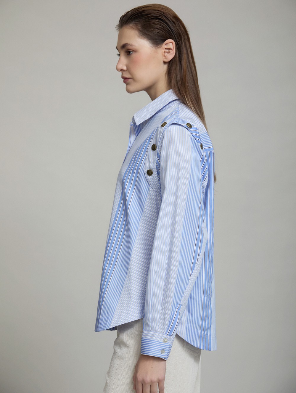 Striped shoulder buttons shirt