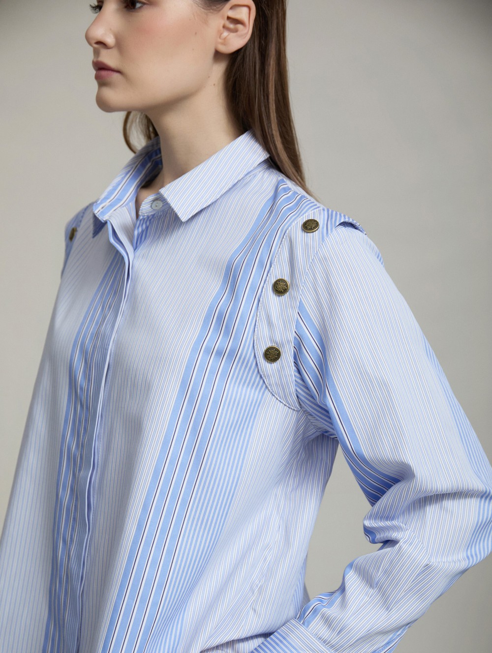 Striped shoulder buttons shirt
