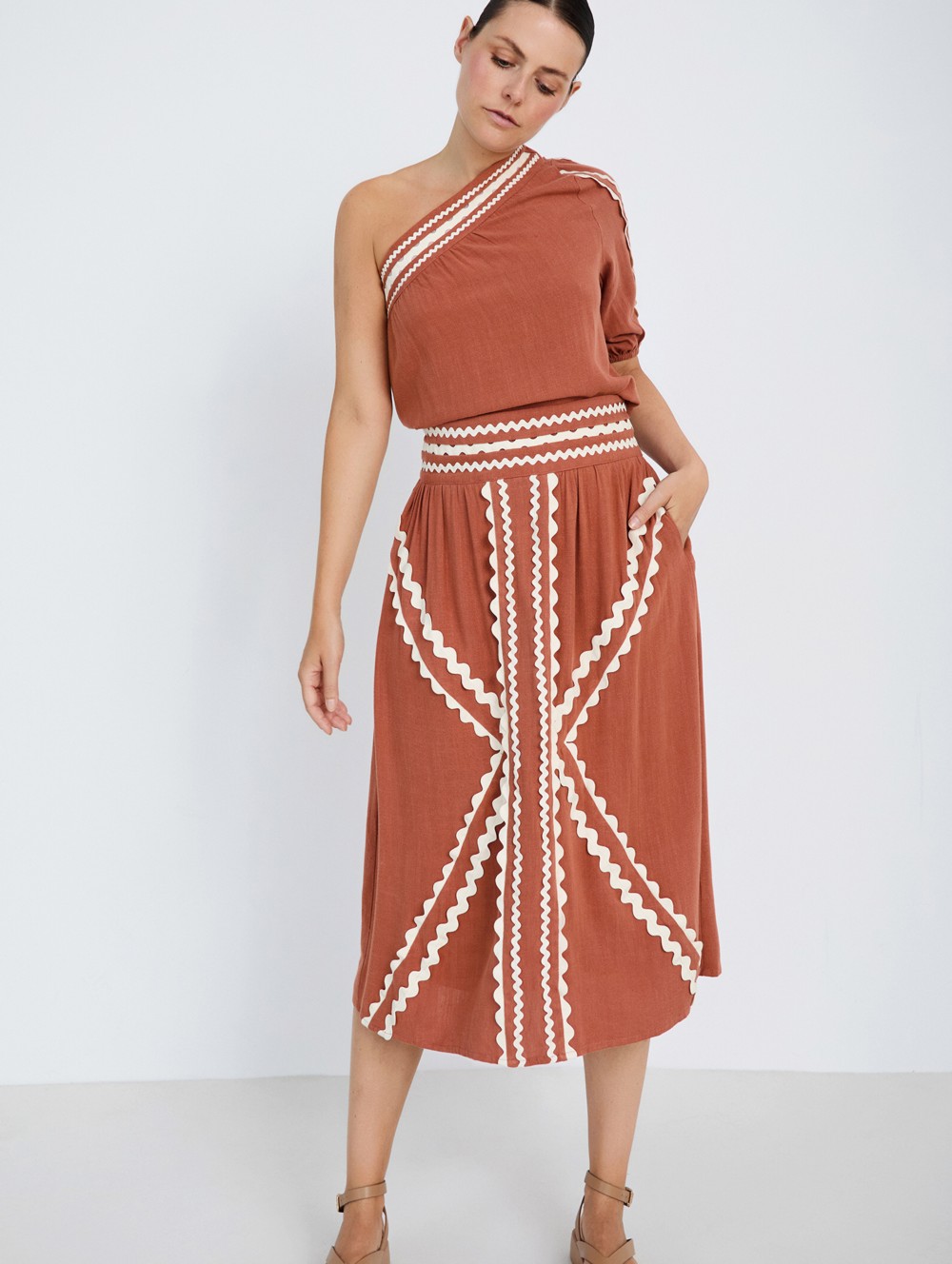 Skirt with wavy ribbons