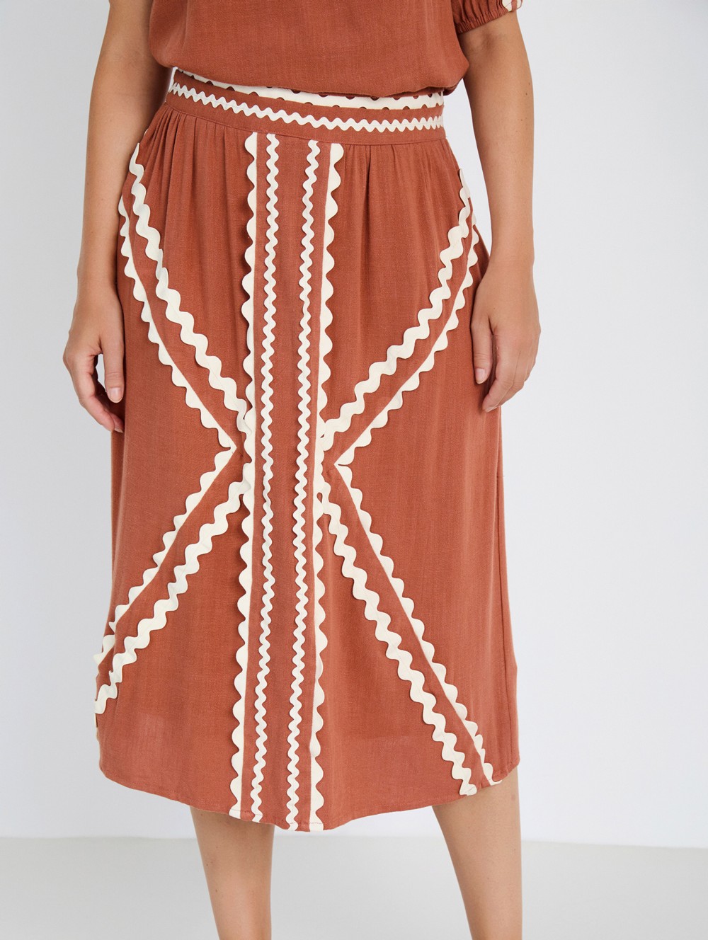 Skirt with wavy ribbons