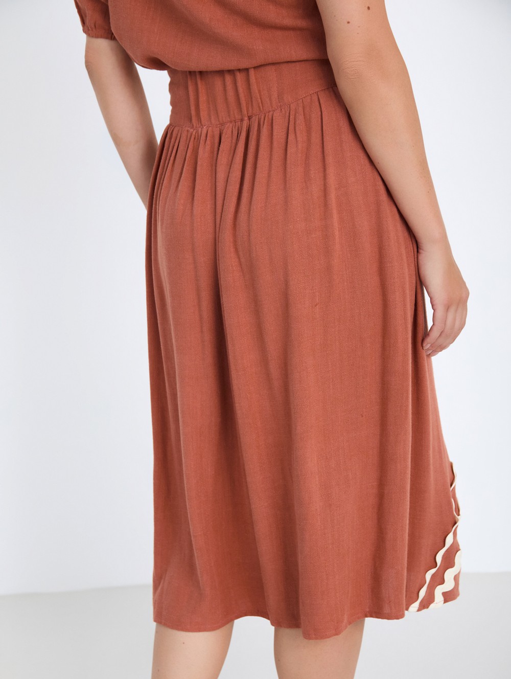 Skirt with wavy ribbons