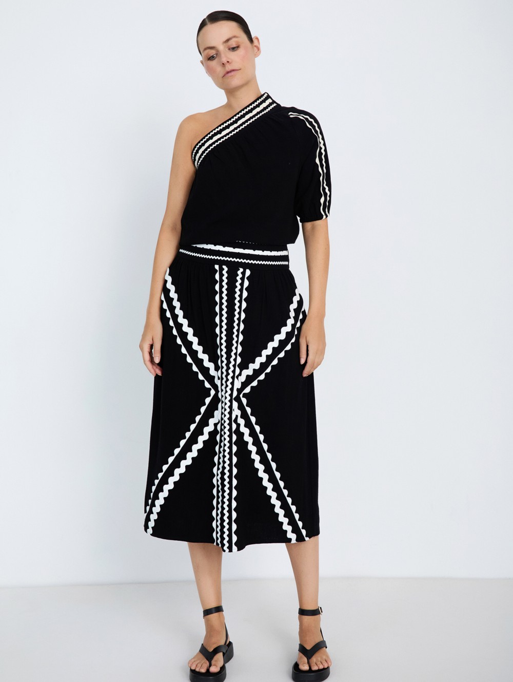 Skirt with wavy ribbons