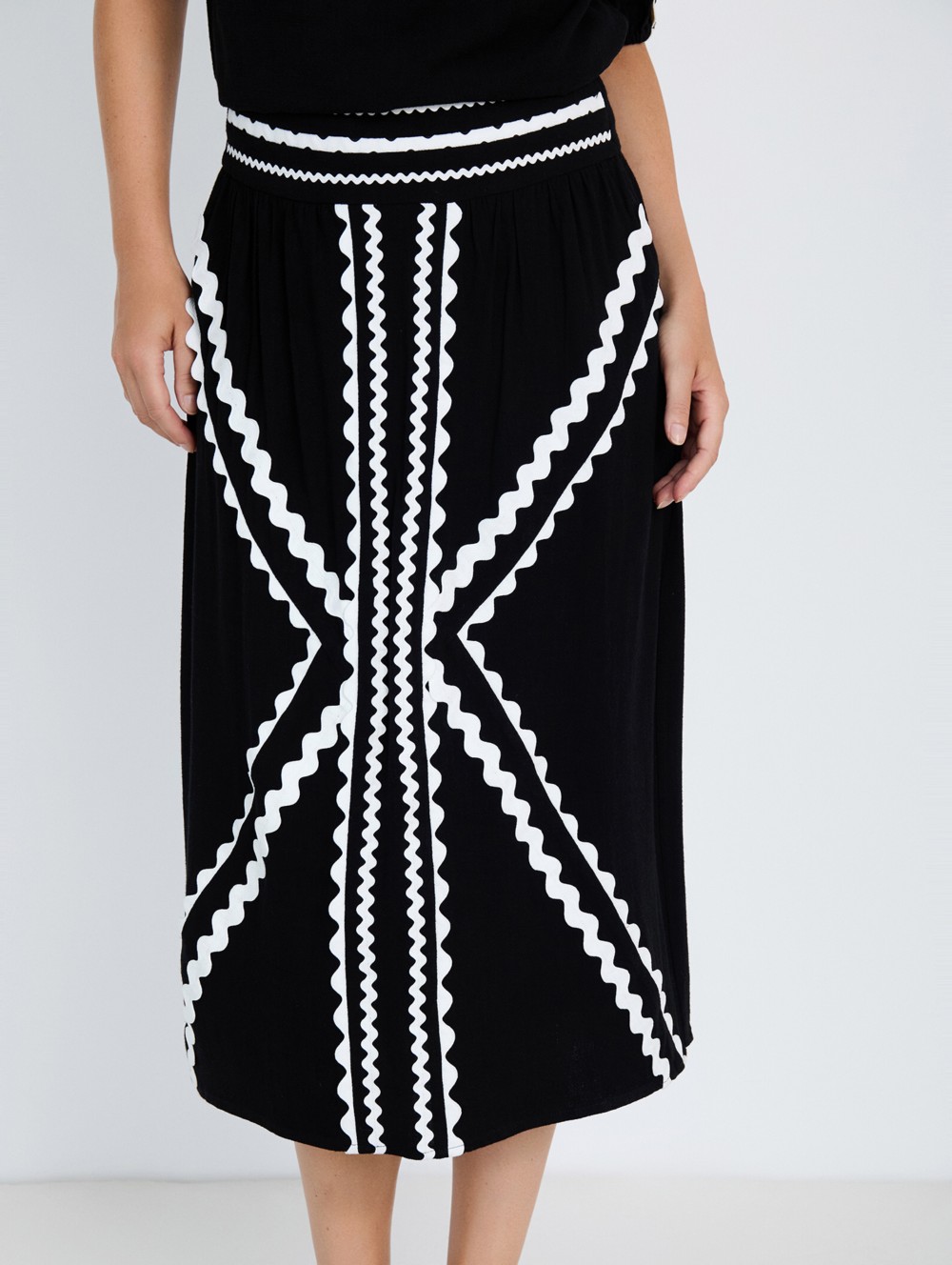 Skirt with wavy ribbons