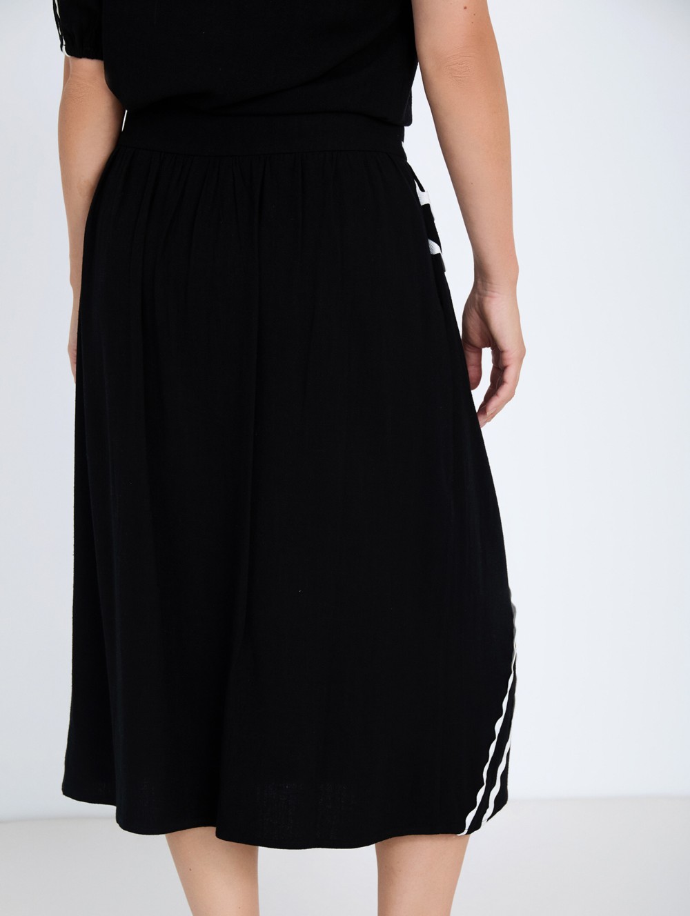 Skirt with wavy ribbons