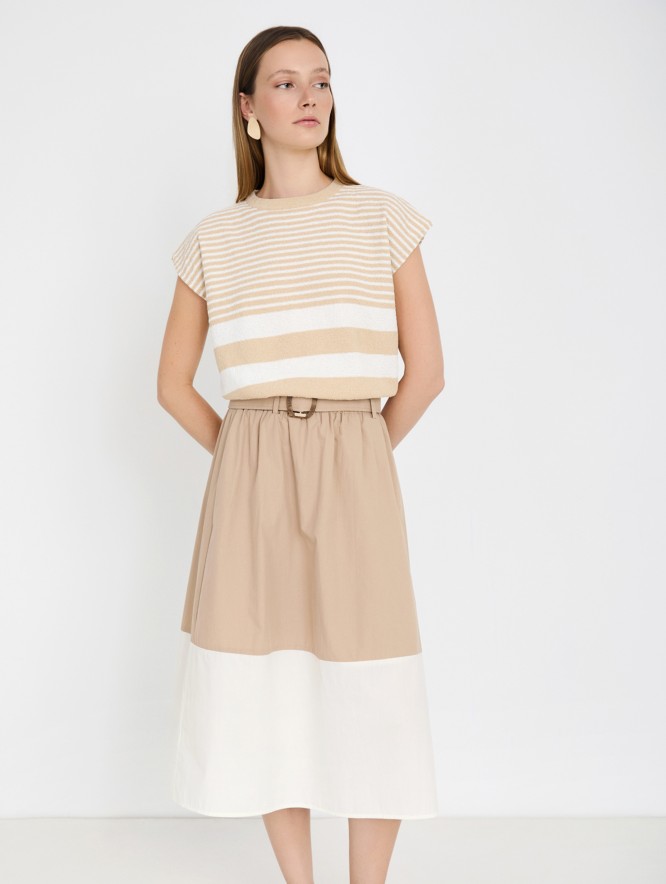 Bicolor skirt with belt