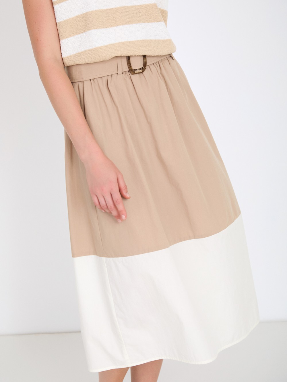Bicolor skirt with belt
